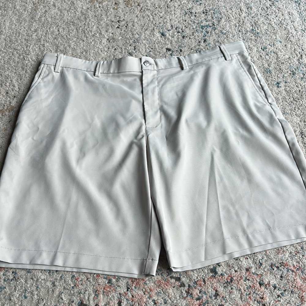 Callaway Khaki Golf Shorts Size 42